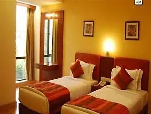 Hotel F66 Γκουργκάον